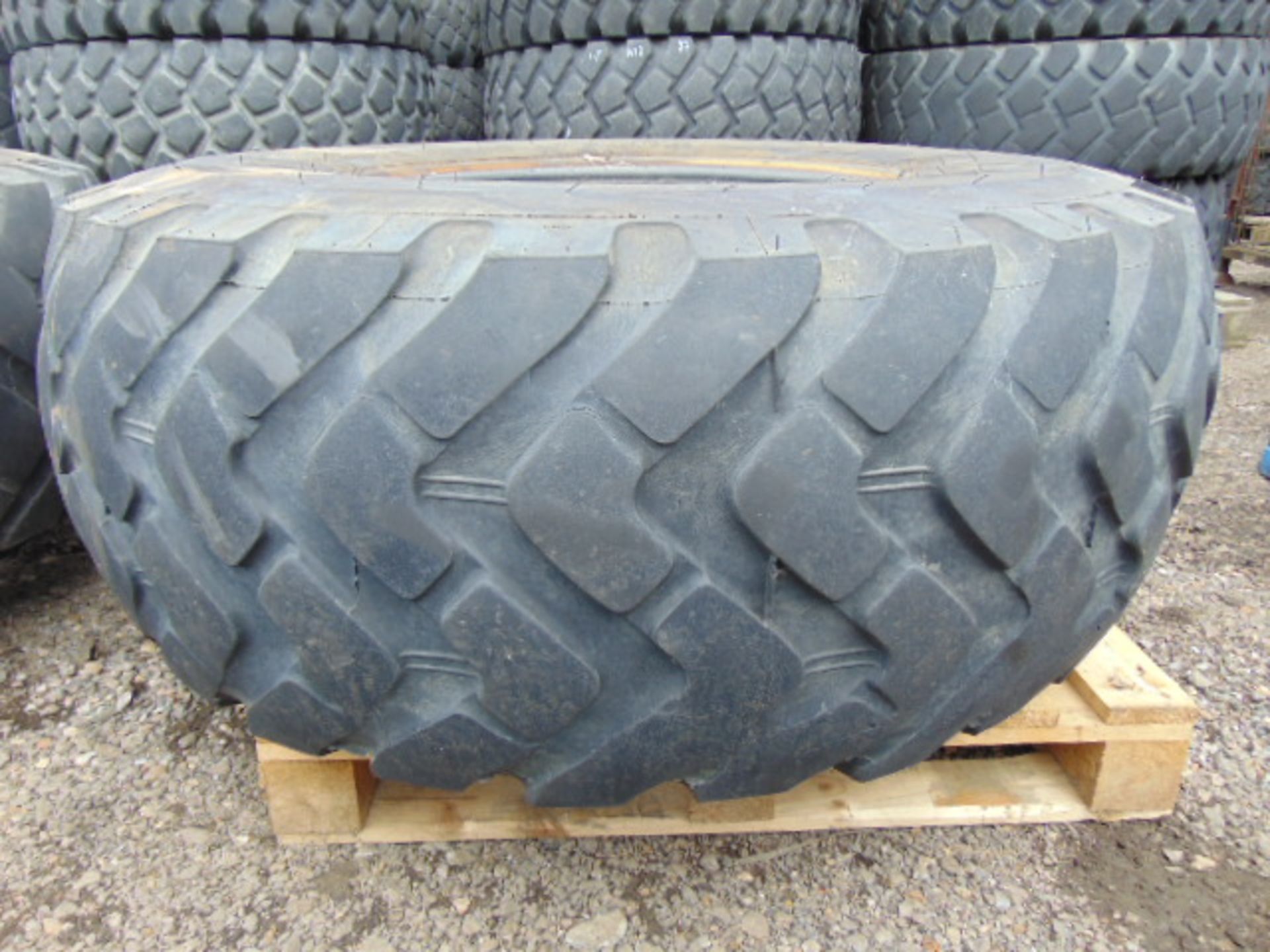 1 x Michelin 20.5 R25 XTLA Tyre - Image 2 of 5