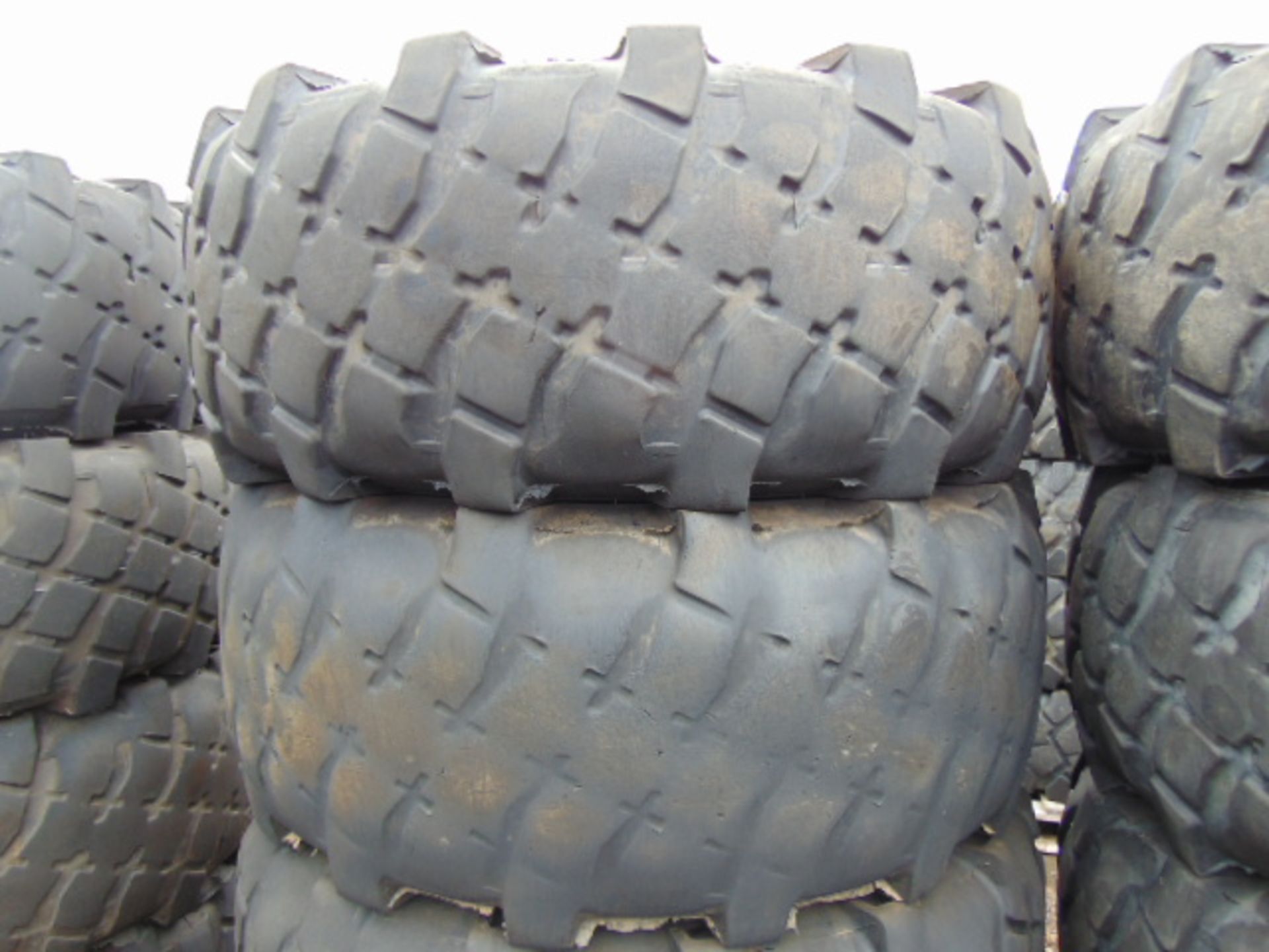 8 x Michelin XML 475/80 R20 Tyres - Image 2 of 7