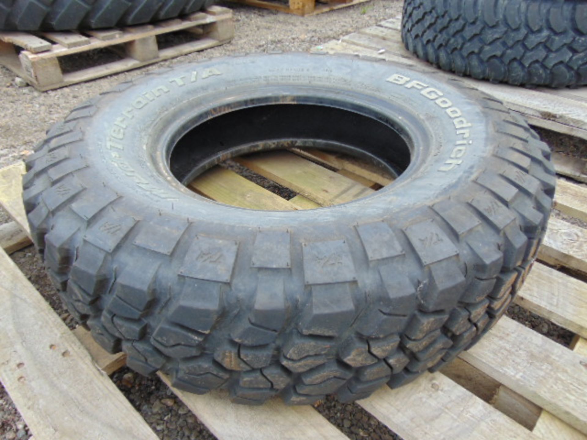 1 x BF Goodrich Mud -Terrain LT235/85 R16 Tyre