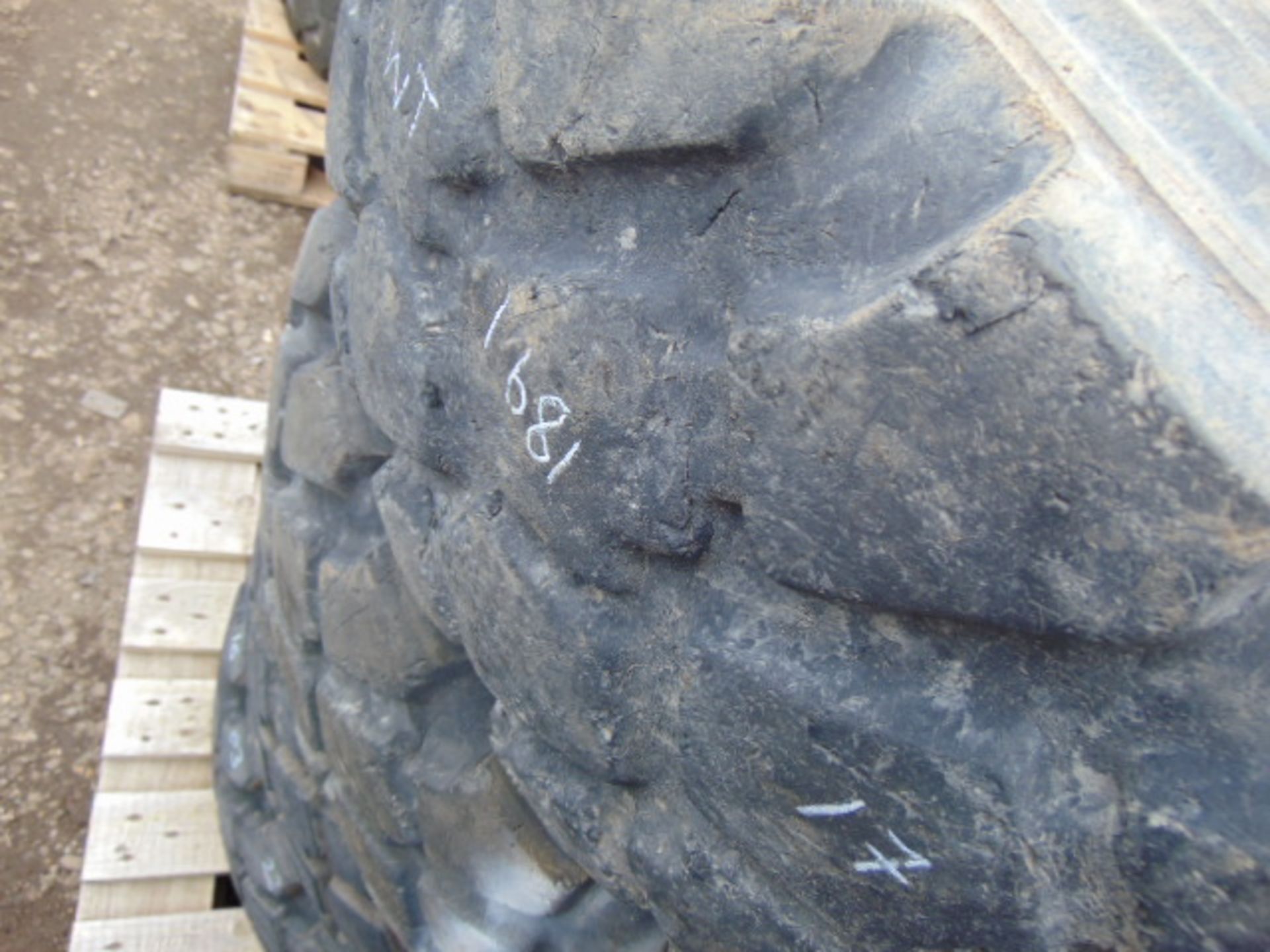 8 x Michelin XZL 335/80 R20 Tyres - Image 6 of 8