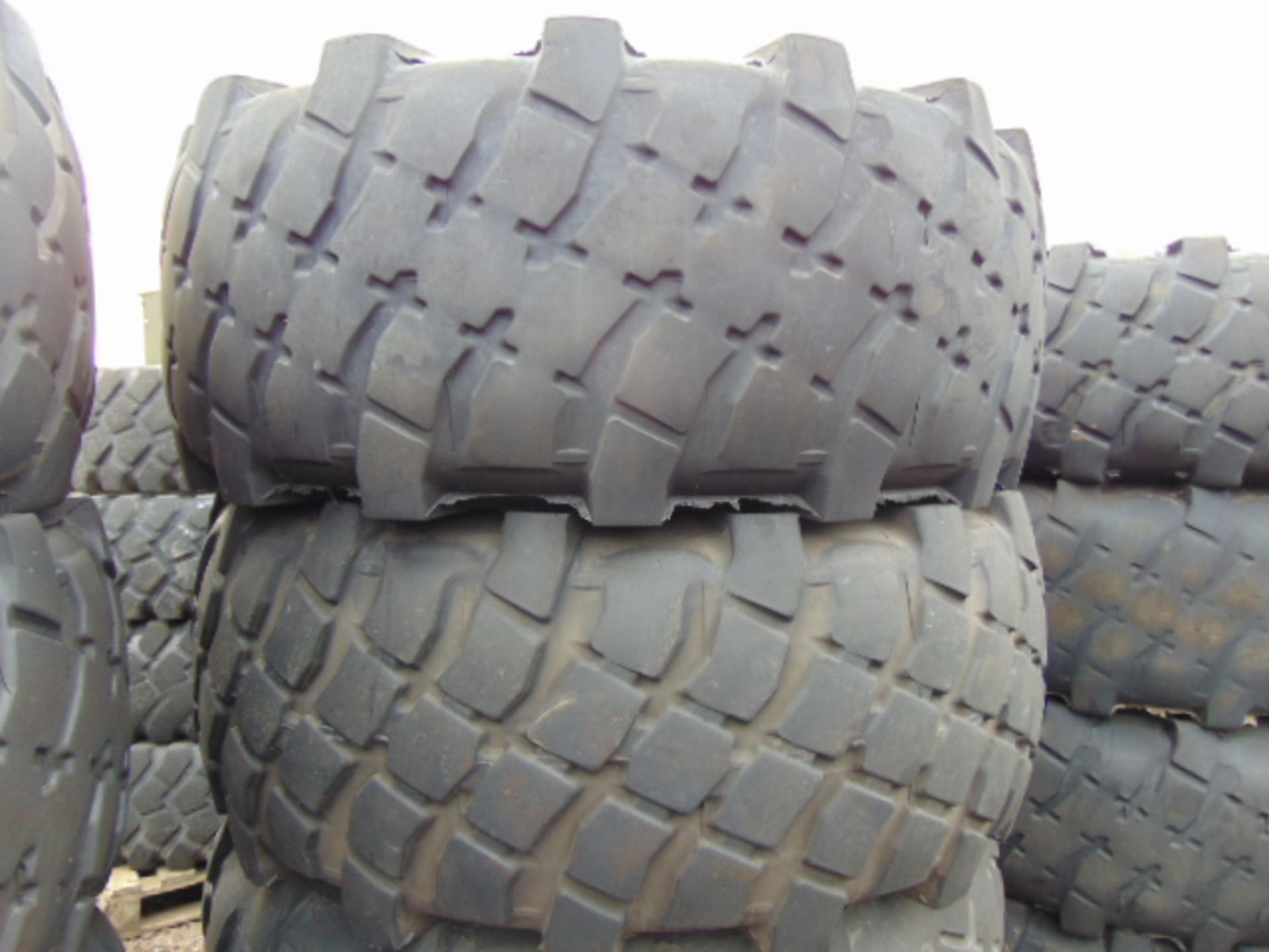 8 x Michelin XML 475/80 R20 Tyres - Image 4 of 7