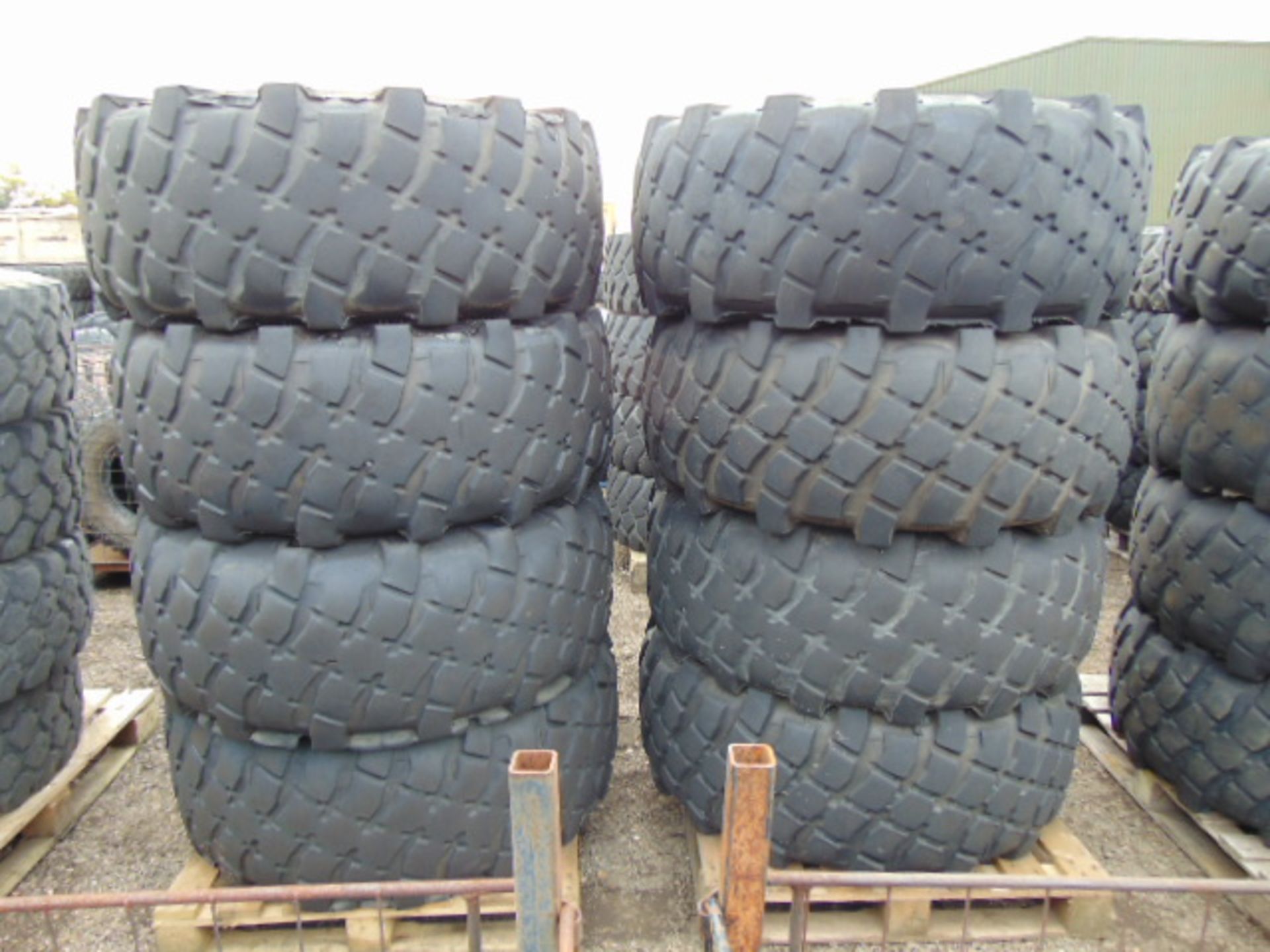 8 x Michelin XML 475/80 R20 Tyres