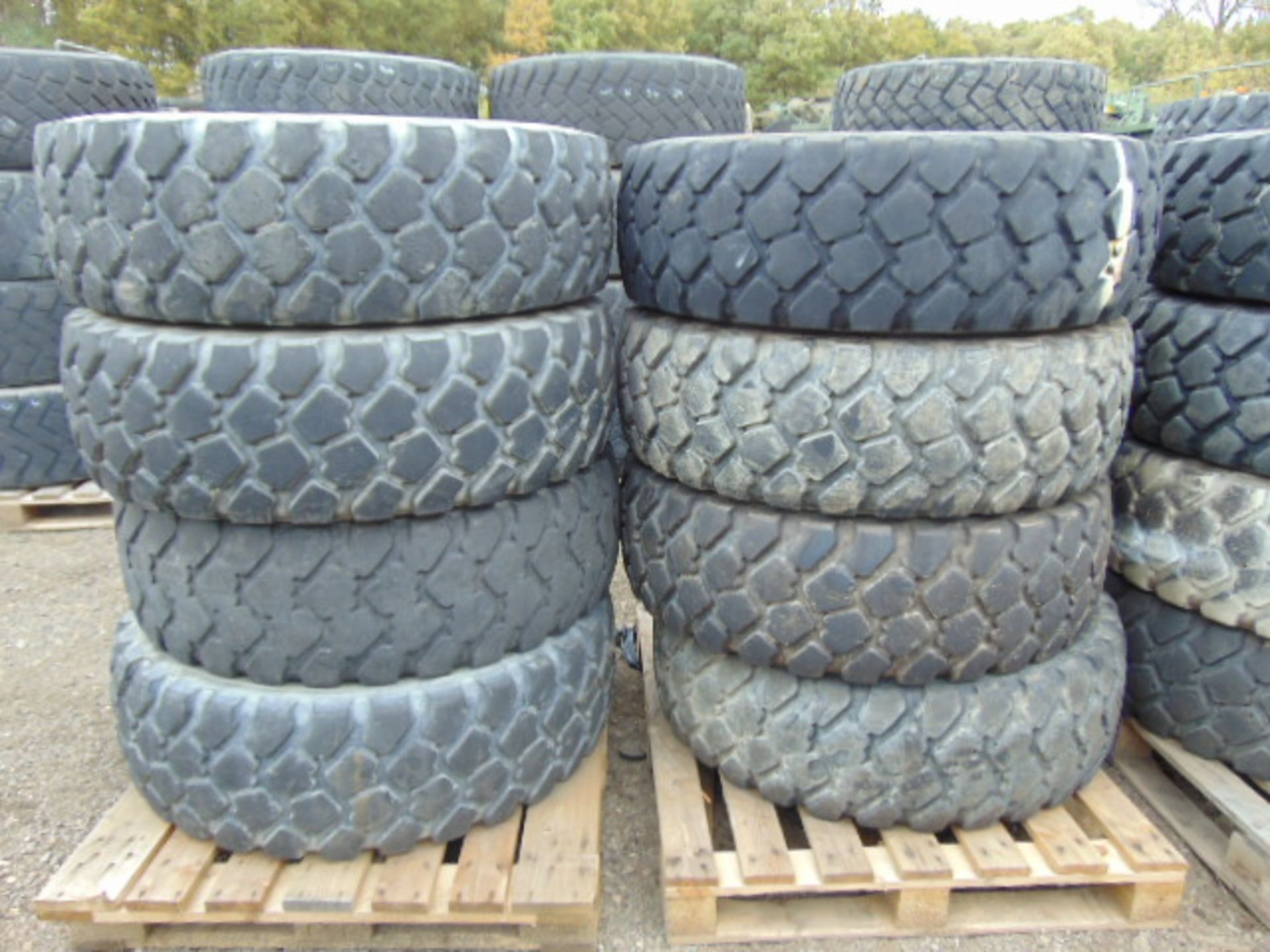 8 x Michelin 365/85 R20 XZL Tyres