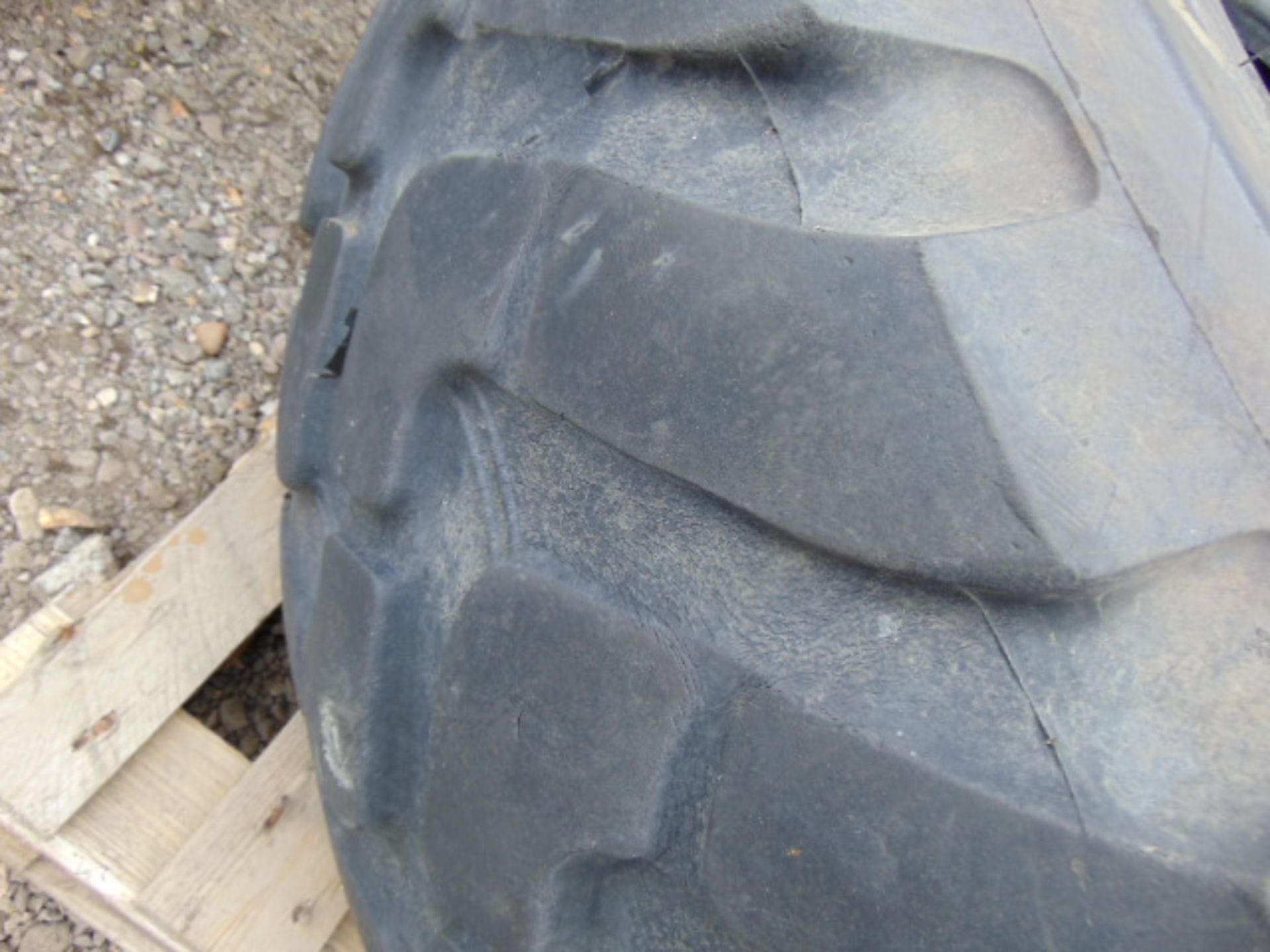 1 x Michelin 20.5 R25 XTLA Tyre - Image 3 of 5