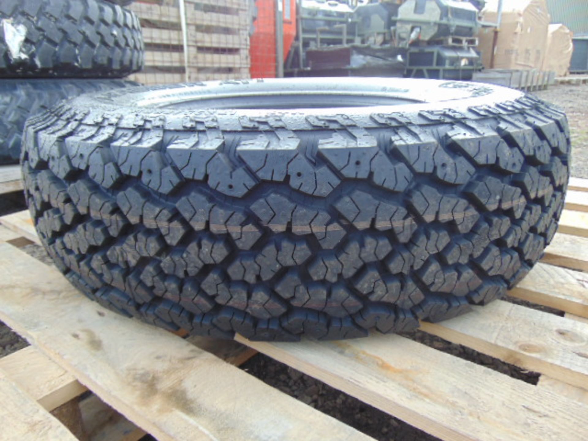 1 x General Grabber AT2 LT235/85 R16 Tyre - Image 2 of 6