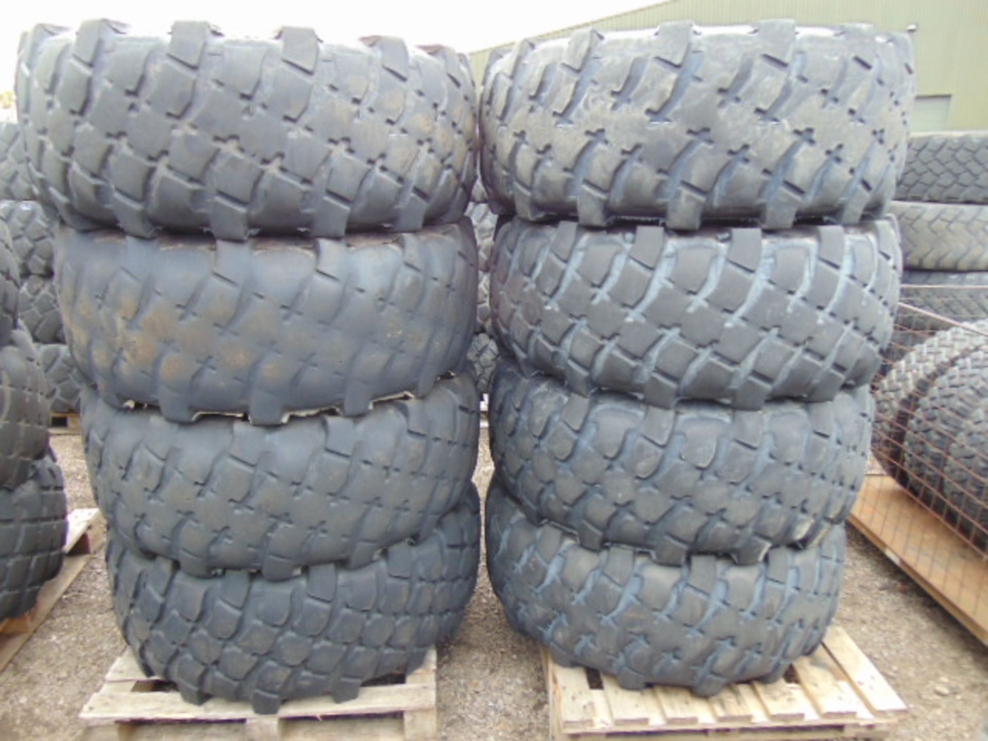 8 x Michelin XML 475/80 R20 Tyres