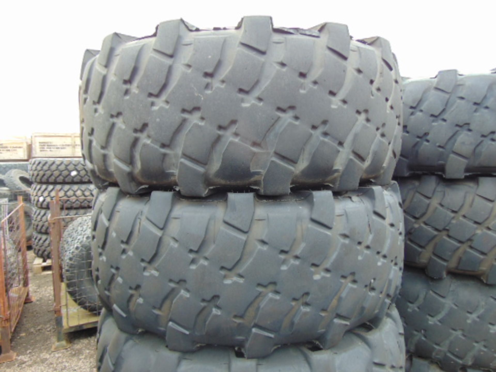 8 x Michelin XML 475/80 R20 Tyres - Image 2 of 7