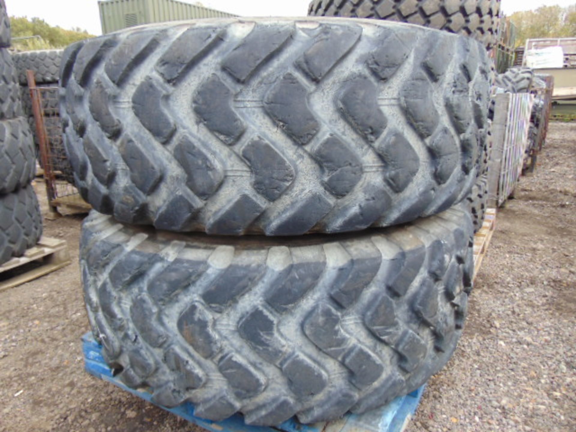 2 x Michelin 20.5 R25 XTLA Tyres - Image 2 of 5