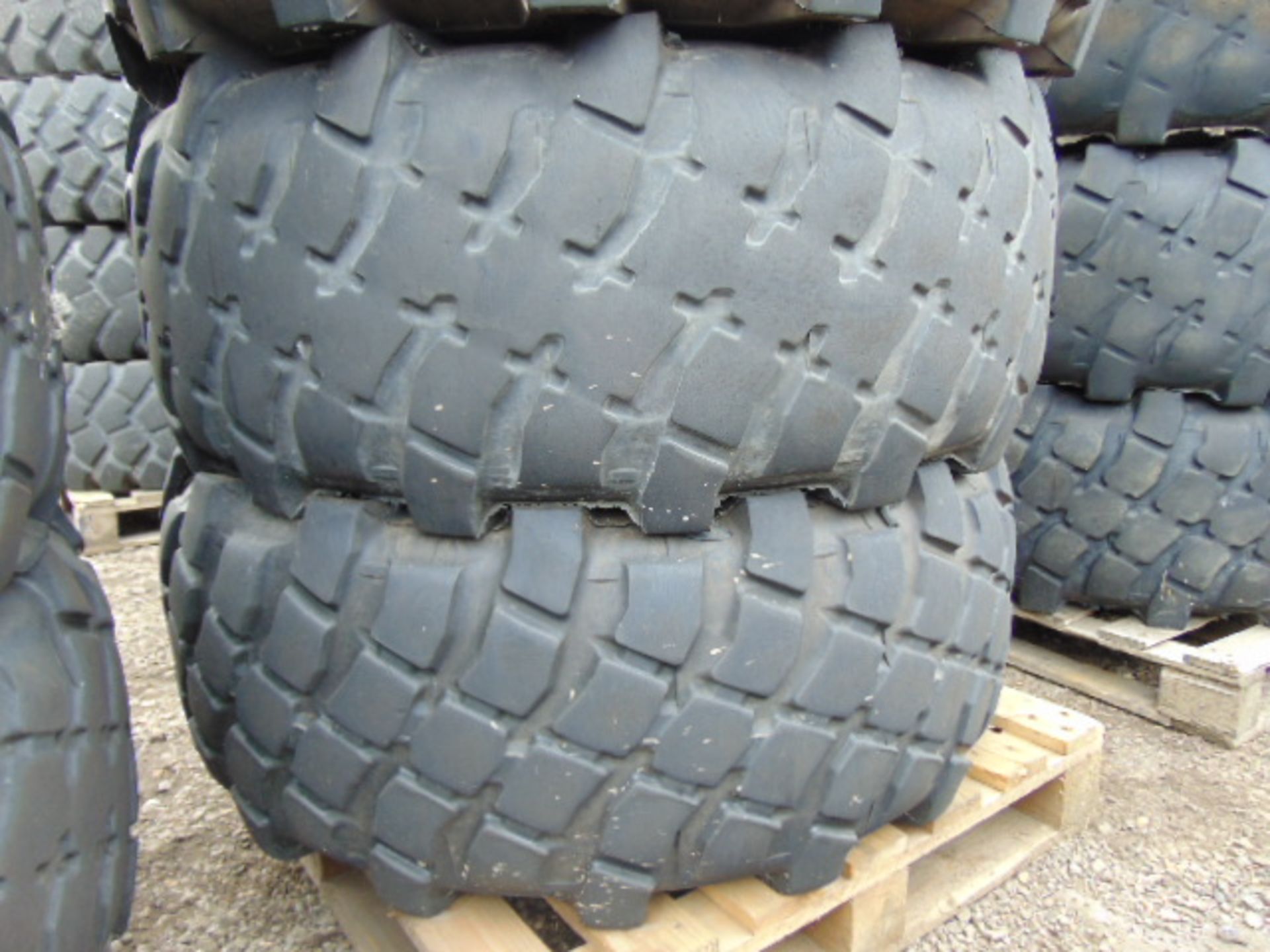 8 x Michelin XML 475/80 R20 Tyres - Image 5 of 7