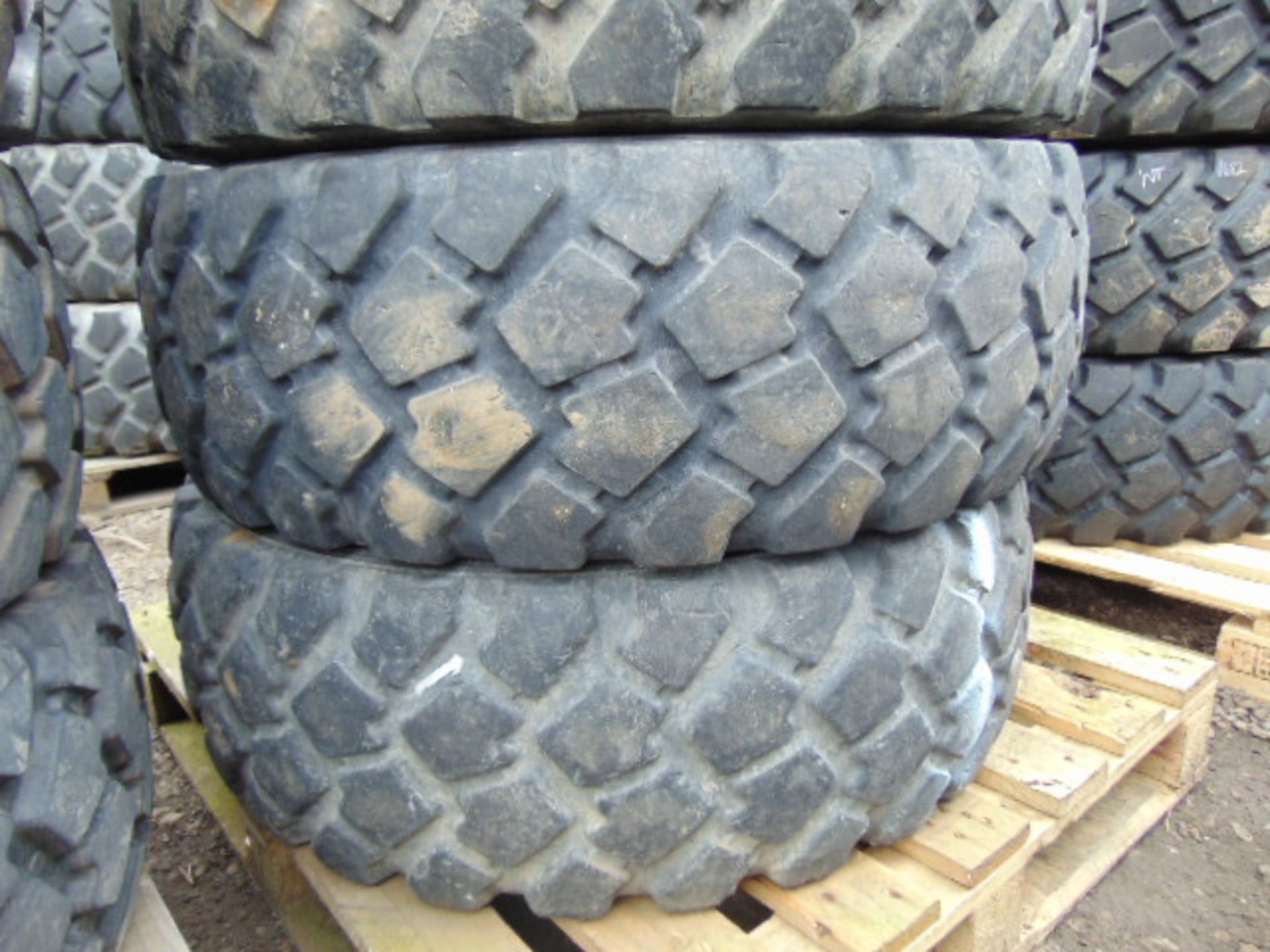 8 x Michelin XZL 335/80 R20 Tyres - Image 5 of 8