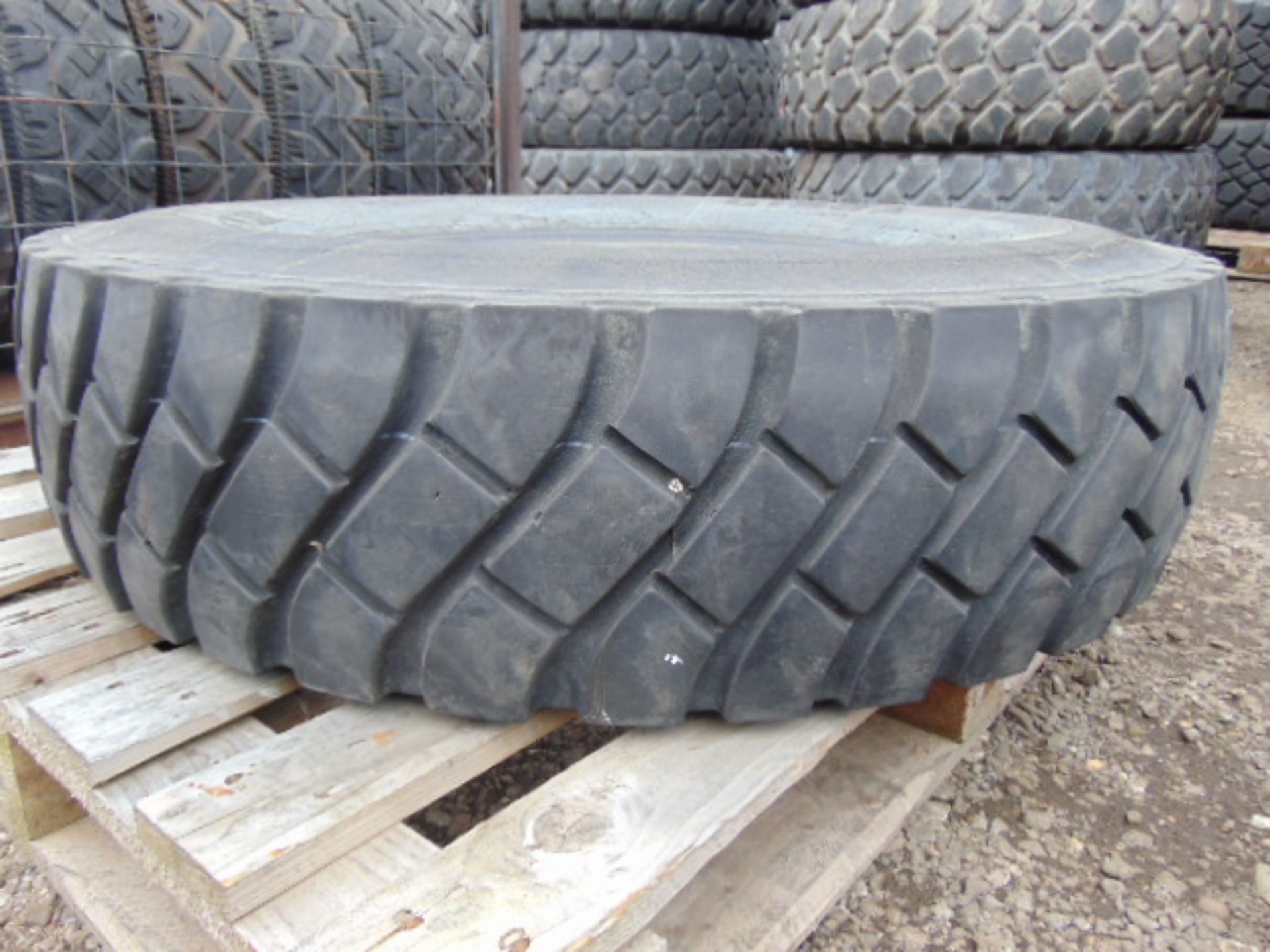 1 x Goodyear G188 12.00 R20 Tyre - Image 2 of 6