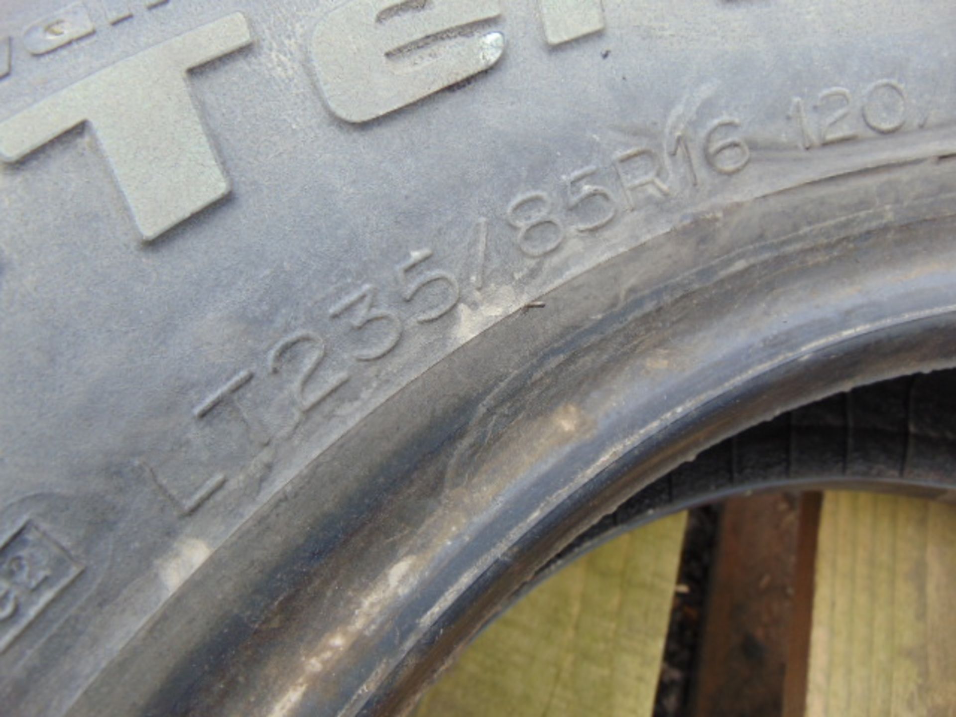 1 x BF Goodrich Mud -Terrain LT235/85 R16 Tyre - Image 6 of 6