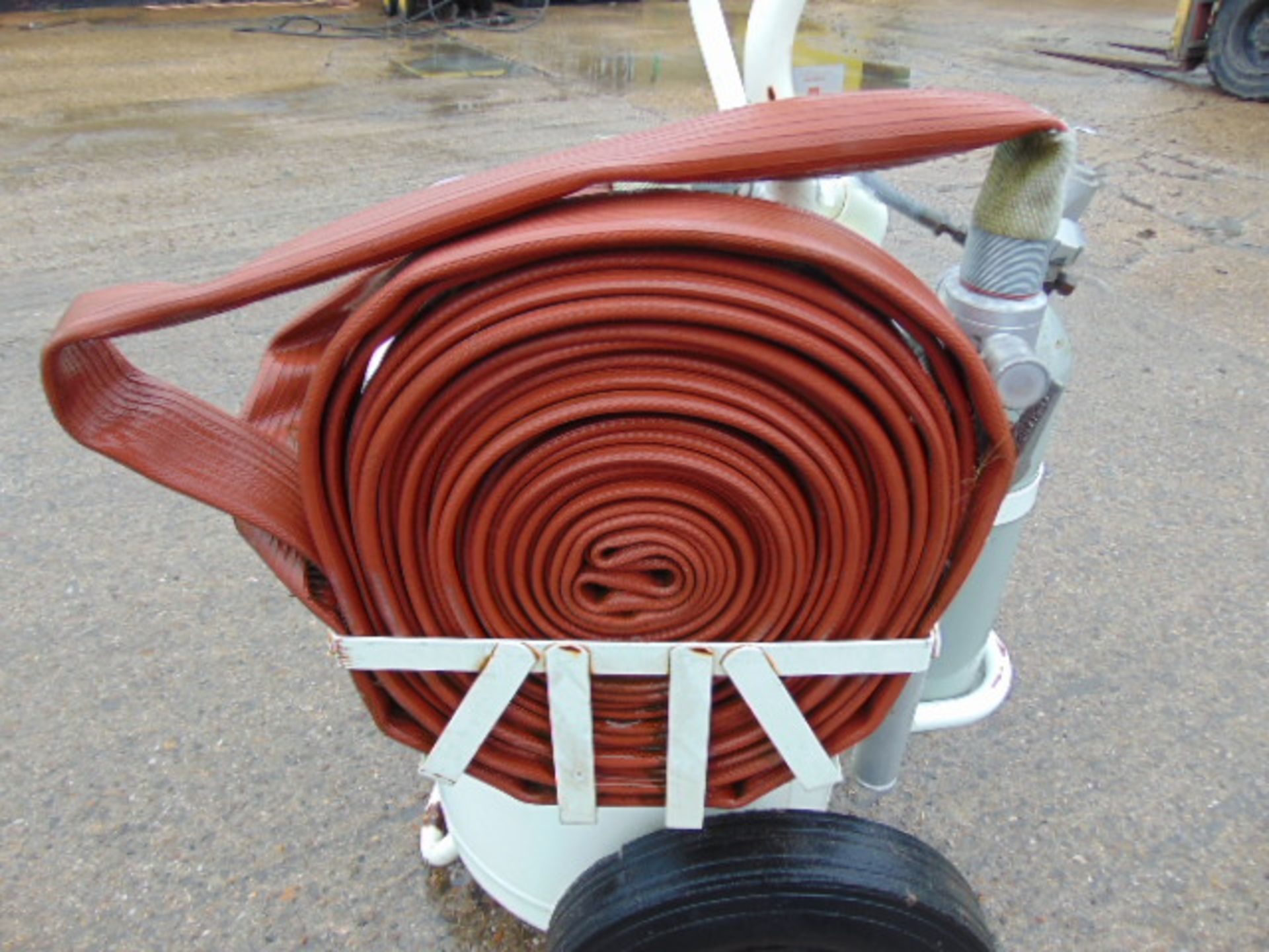 Chubb SF90 Wheeled Fire Foam Extinguisher - Image 6 of 8
