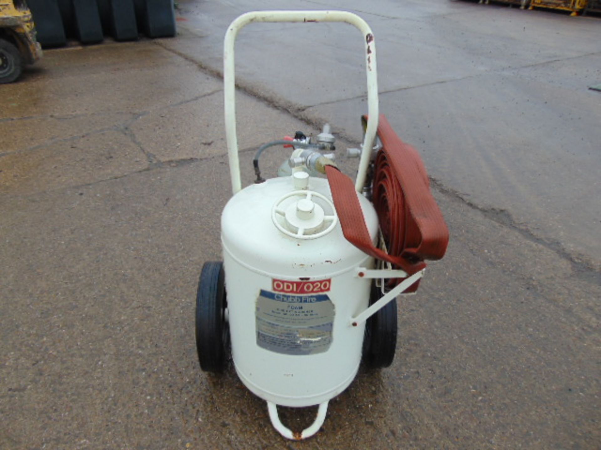 Chubb SF90 Wheeled Fire Foam Extinguisher - Image 2 of 8