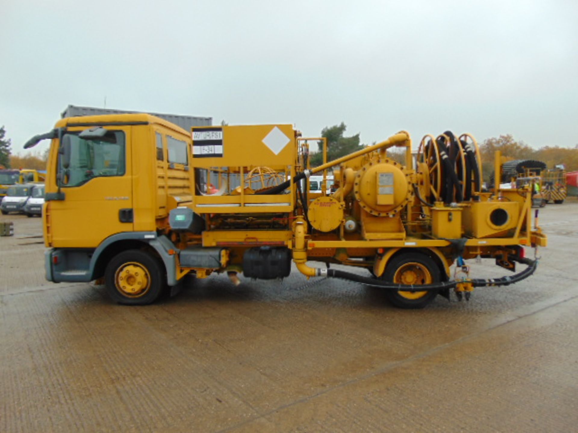 MAN 8.180 4x2 Fluid Transfer Hydrant Fuel Dispenser - Image 4 of 23