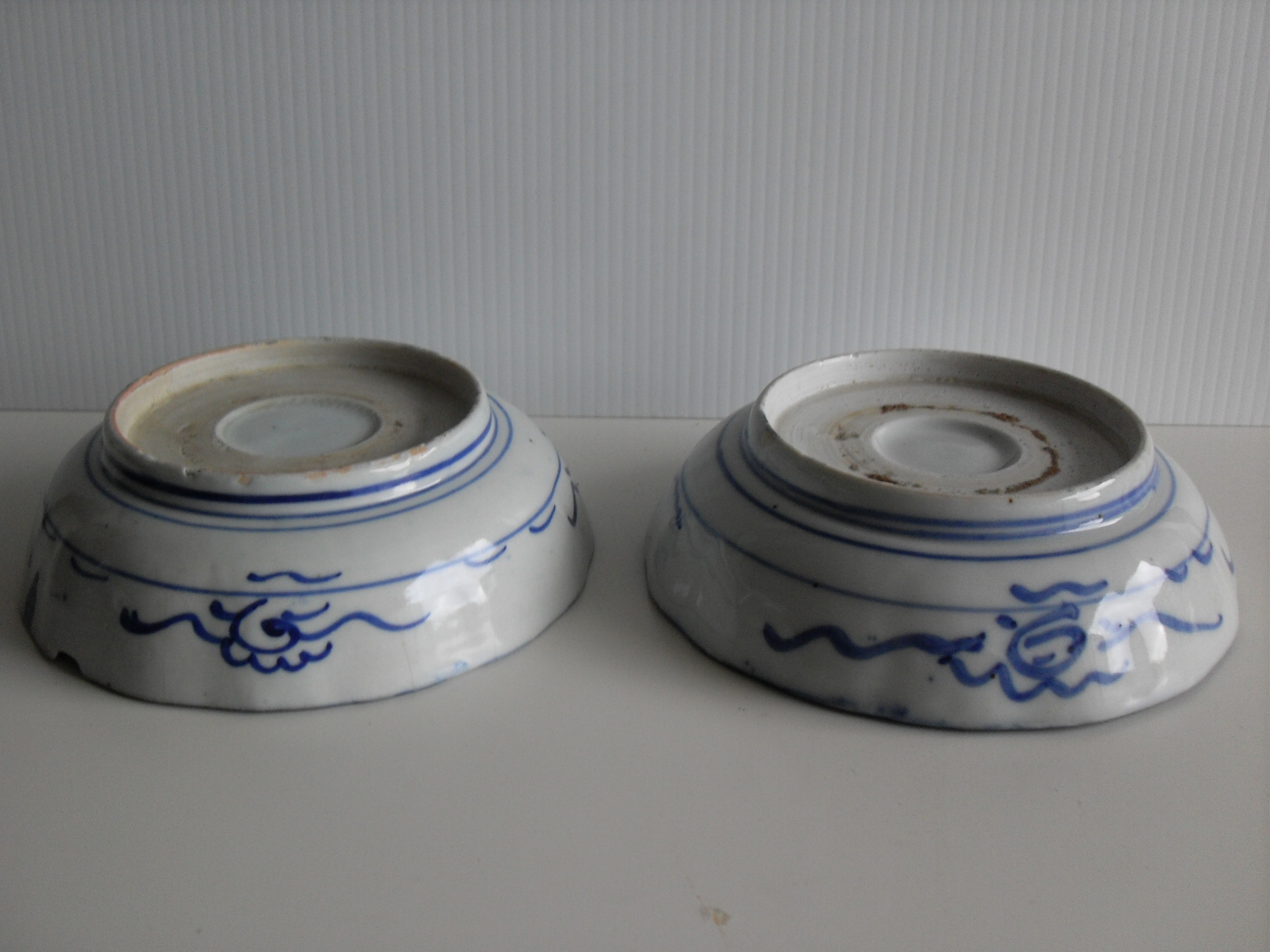 Two circular Oriental 19th century blue / white plates - Bild 3 aus 5