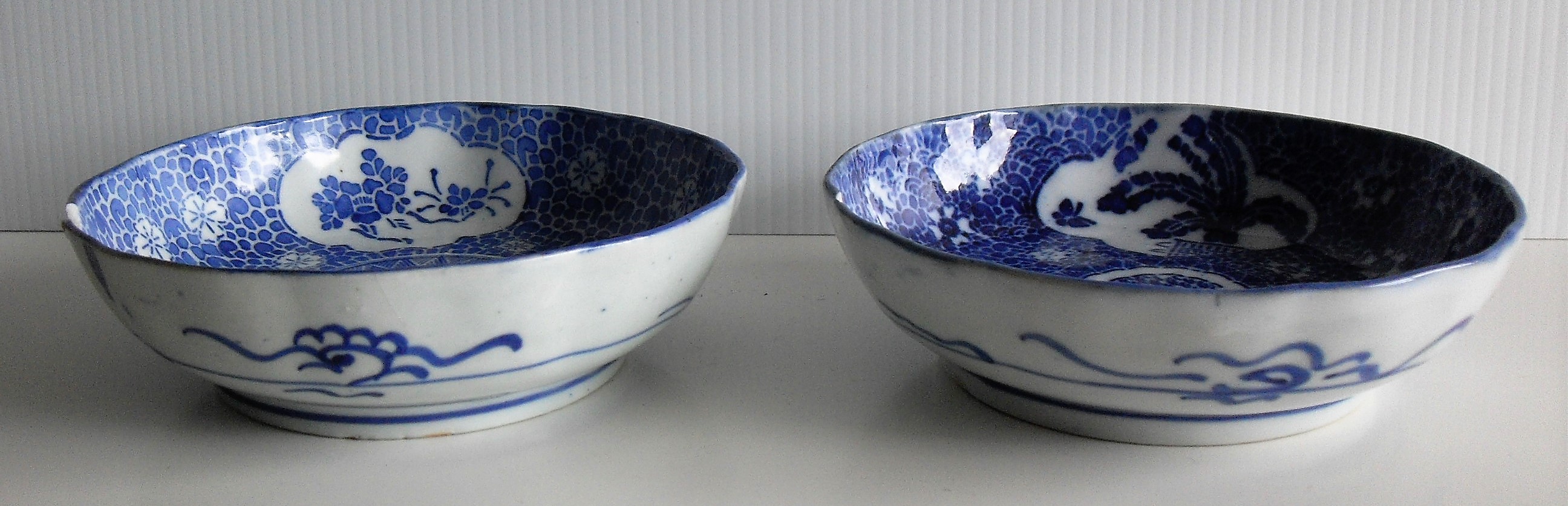 Two circular Oriental 19th century blue / white plates - Bild 4 aus 5