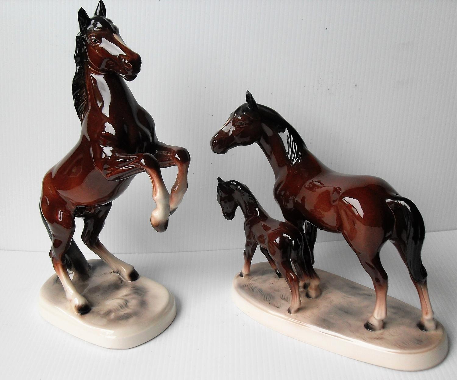 A Sylvac model of a stallion (repair to front leg), two Beswick horses and two katschute horses ( - Bild 2 aus 2