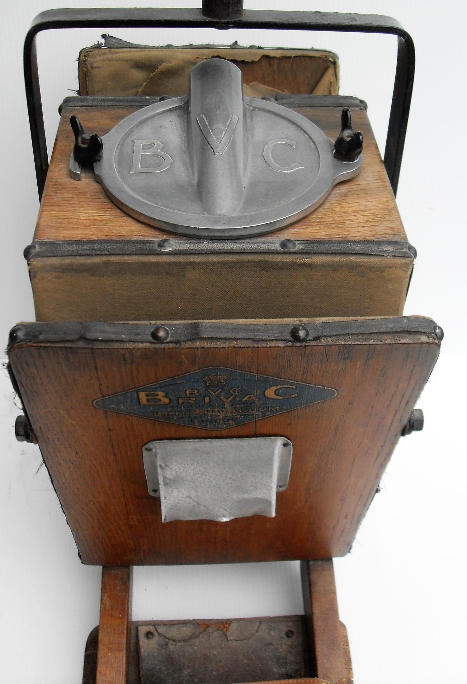 An early 20th century manual BVC vacuum cleaner - Bild 4 aus 4