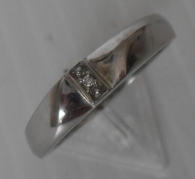 A 10ct white gold ring with 1 point diamond, size U, 2.6g and a 9ct white gold ring with graduated - Image 2 of 4