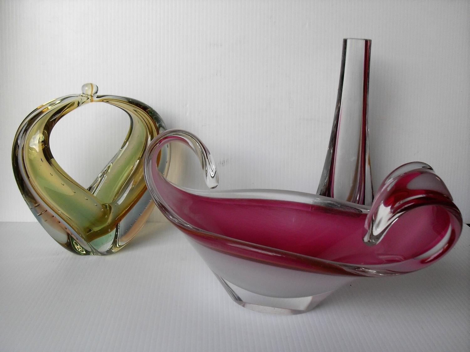 A tri-colour Murano freeform glass bowl, a heart-shape bubble vase and another two coloured specimen