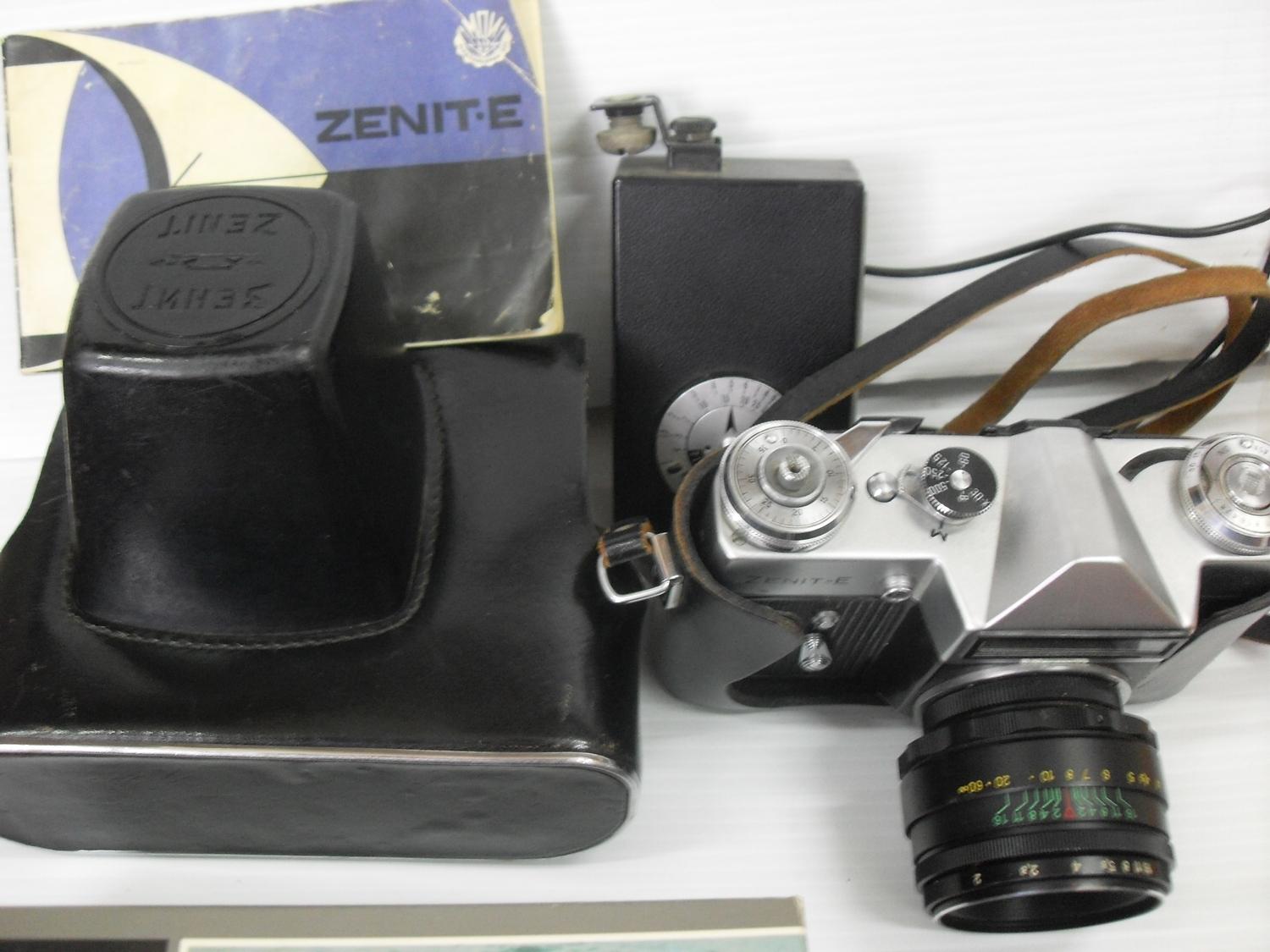 A vintage USSR Zenit E Helios44 2/58 KMZ SLR 35mm Camera with flash unit, Polaroid Land camera, - Bild 2 aus 2