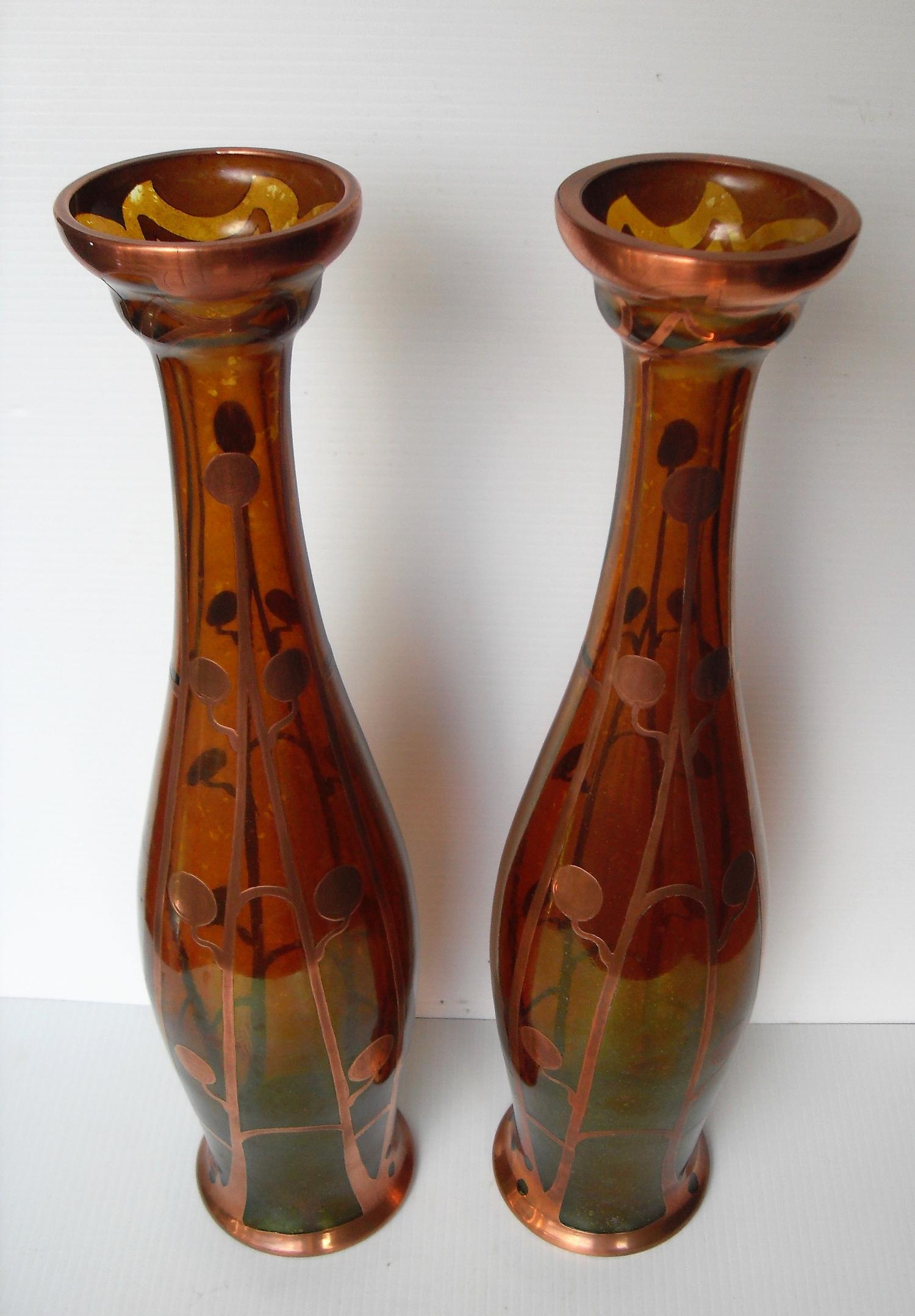 A pair of Art Nouveau secessionist Bohemian orange glass vases with copper overlay floral design, - Bild 2 aus 3