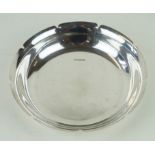 A George VI hallmarked silver circular bowl With cast rim, made by Walker & Hall, Sheffield 1938,