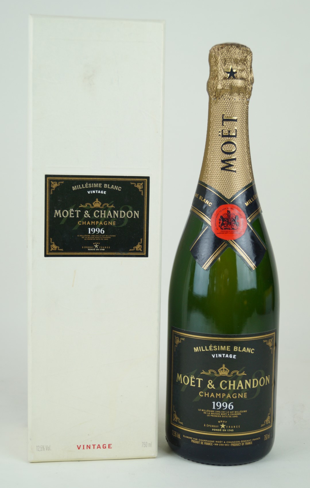 1 bottle in Presentation Carton and in excellent condition Moet & Chandon 'Millesime Blanc'