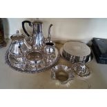 A good quality heavy gauge silver-plated circular tray,