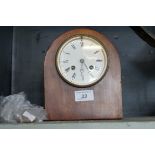 An early 20th Century oak cased mantle clock with French movement.