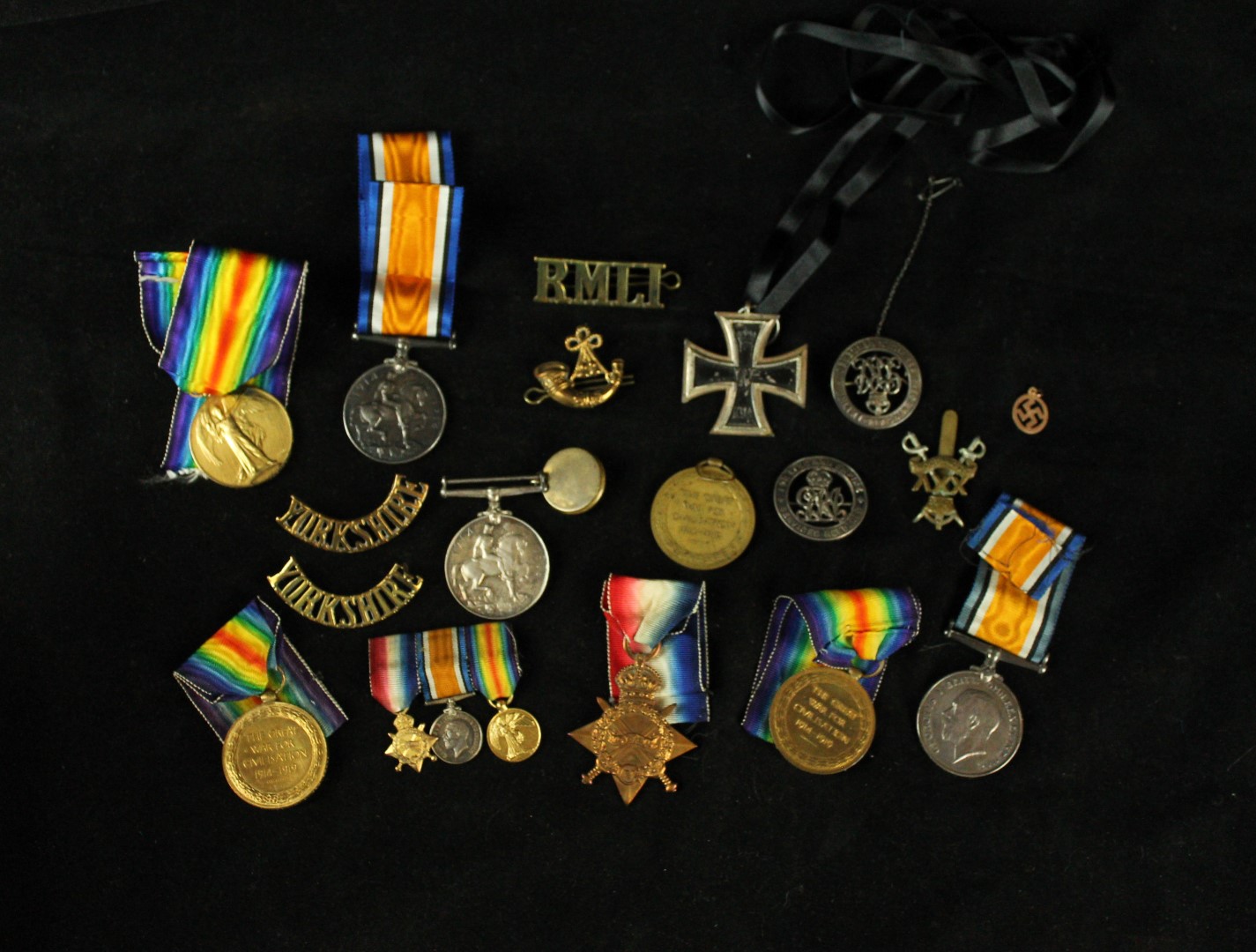 A collection of WWI medals Including medal group awarded to 14431 Private T J Baines of the Kings
