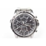 Seiko: A gents analogue quartz solar bracelet watch Chronograph, cal.V172, no.
