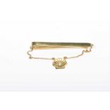 A 9k gold tie clip The tie clip, suspending a diamond set shell, weight approx.