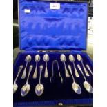 A cased set Sheffield hallmarked silver teaspoons and accompanying sugar nips,