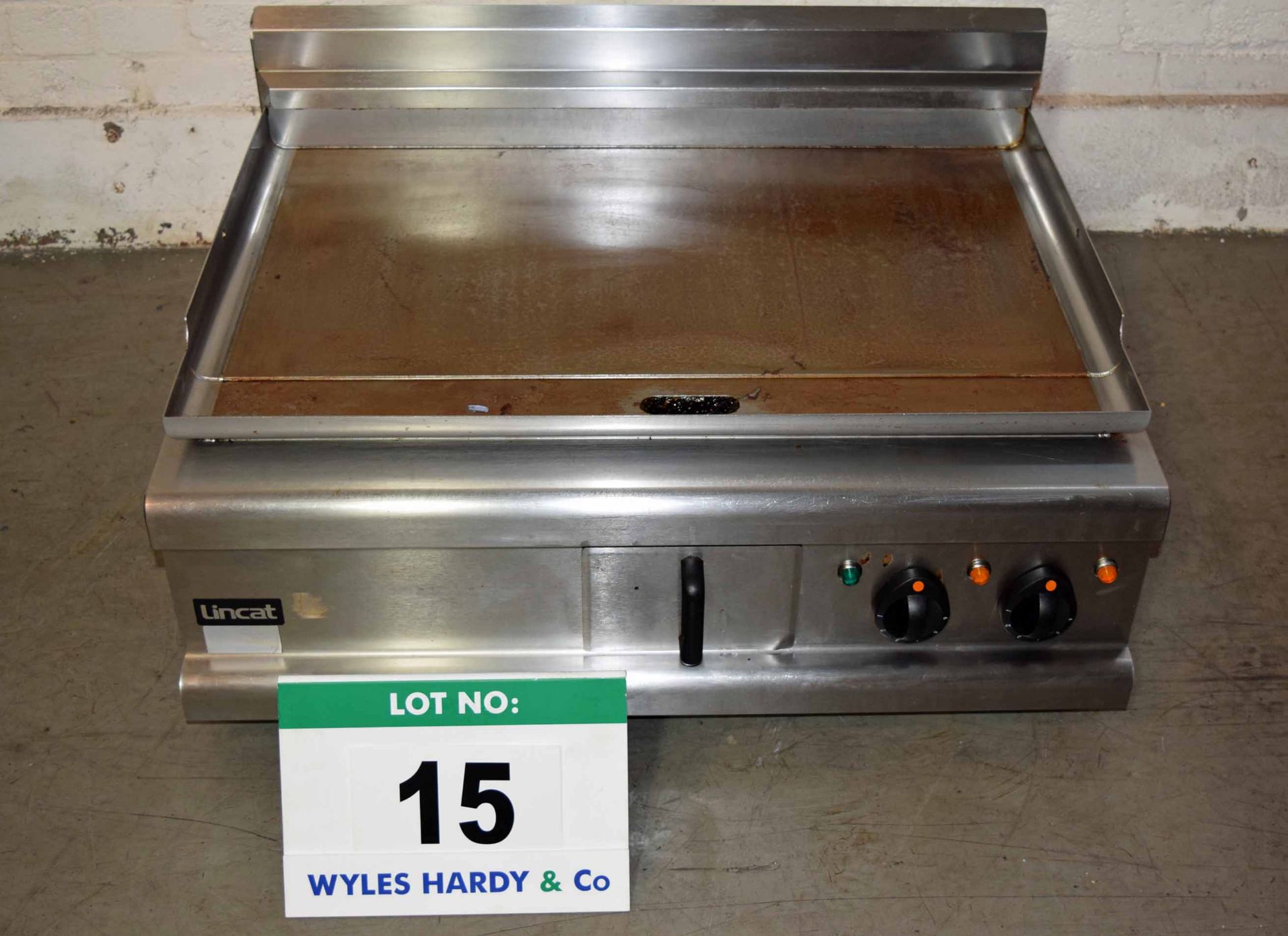 A LINCAT IP21B 3-Phase Twin Element Griddle Plate