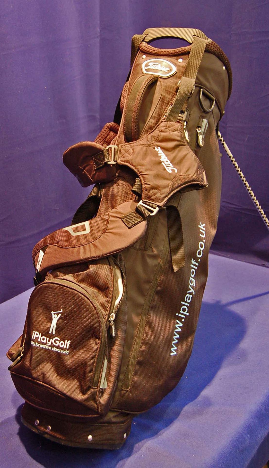 A TITLEIST Lightweight Golf Stand Bag with 4-Way Top, Six Pockets, Rain Hood & EAZI Strap Back- - Image 2 of 2