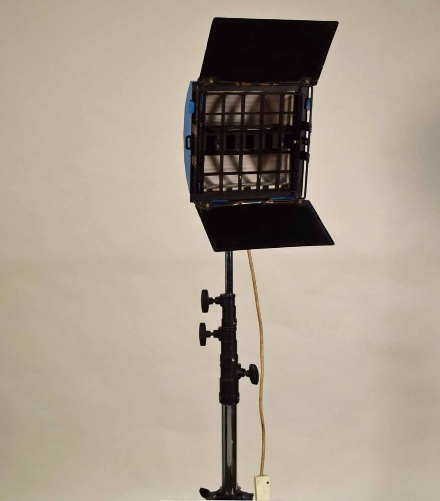 A BALANCROFT 1000W Light with Egg Box Diffuser and Gel Frame