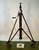 A QUARTZCOLOR Gladiator Heavy Duty Double Extending (5ft - 12ft) Light Stand with Castor Feet (As