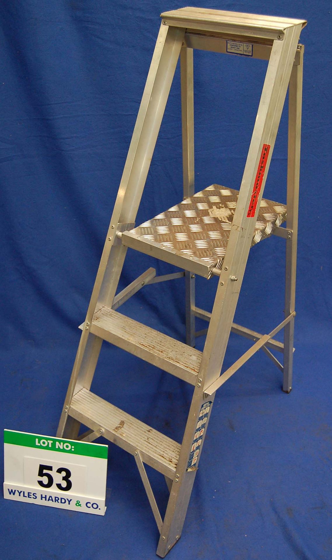 A TASKMASTER 2-Tread Light Alloy Stepladder