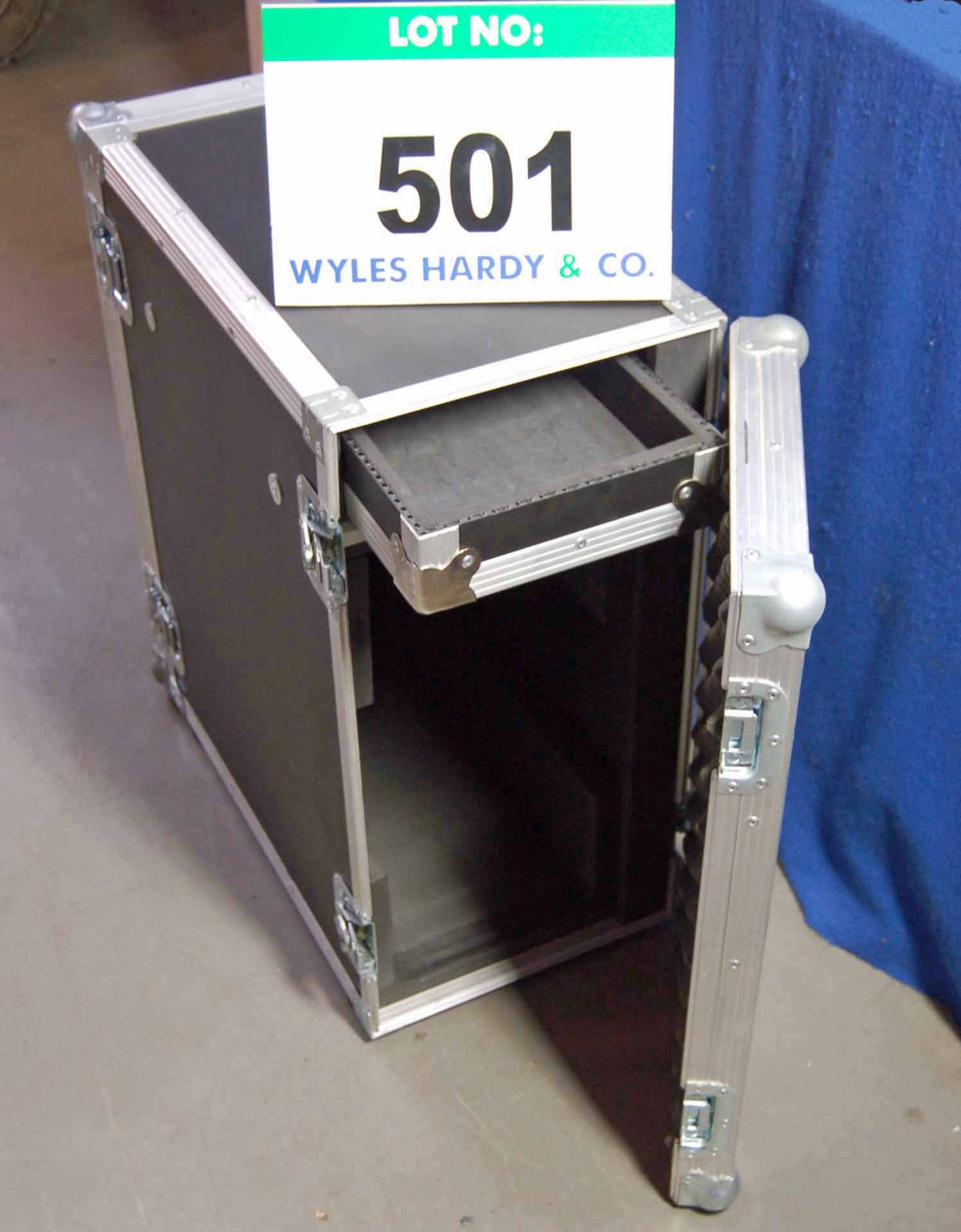 An ELCOM Flight Case Approx. 25 inch x 13 inch x 27 inch externally mounted on Two Wheels - Image 2 of 2