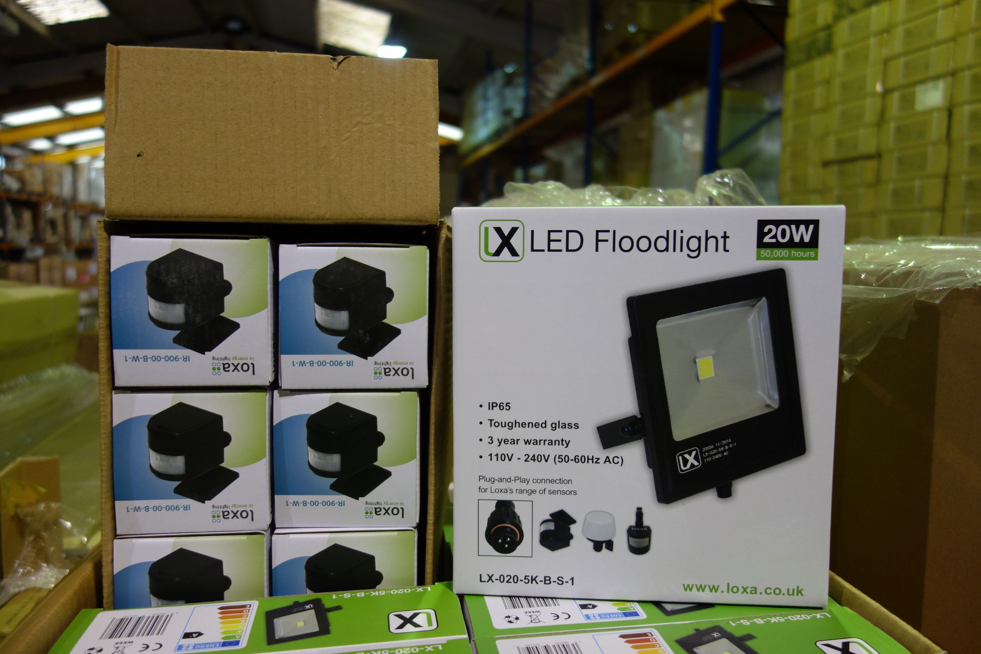 10 X Loxa LX-020-5K-B-S-1 20W LED Floodlights IP65 C/W 10 X PIR Sensors Loxa IR-900-00-B-W-1