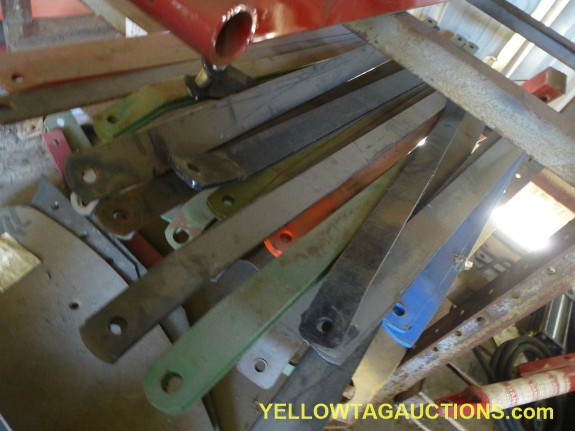 Lot of Assorted Components|Includes: Tailgates, Support Bars, Racks, Moldboards for Plows|***BUYER - Bild 6 aus 6