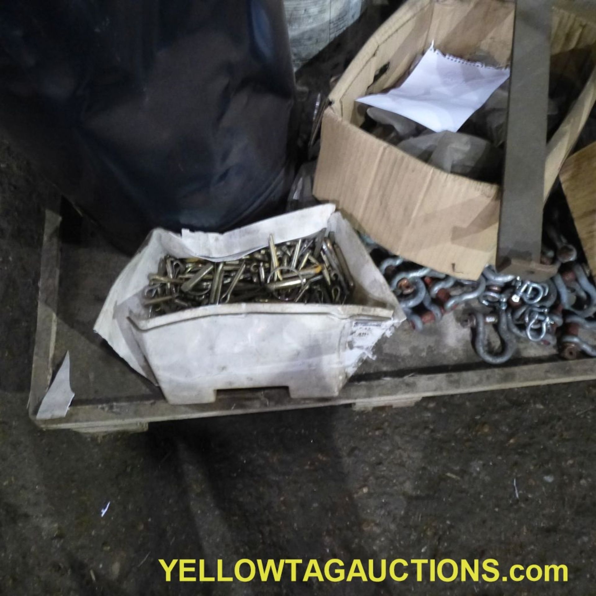 Lot of (1) Pallet of Assorted Hardware|Includes: Clevis Hooks, Pull Pins, 6-Link Chain, Cotter - Bild 2 aus 6