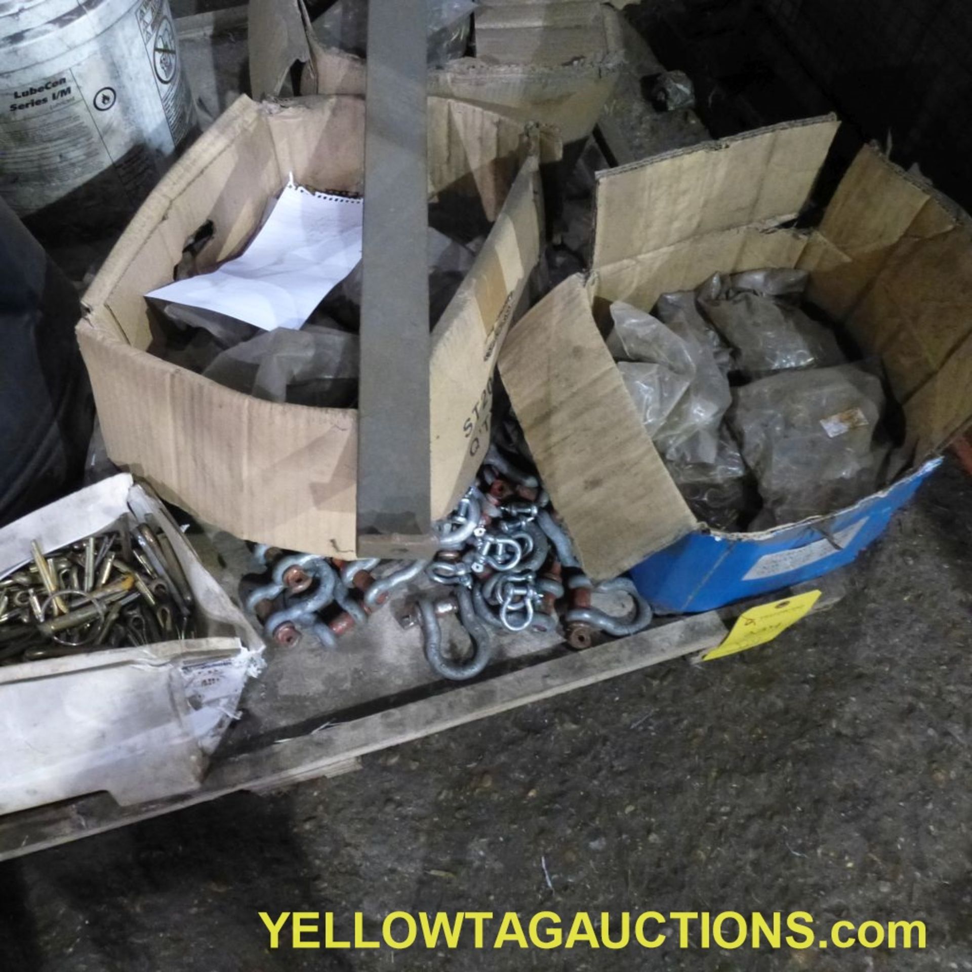 Lot of (1) Pallet of Assorted Hardware|Includes: Clevis Hooks, Pull Pins, 6-Link Chain, Cotter - Bild 3 aus 6