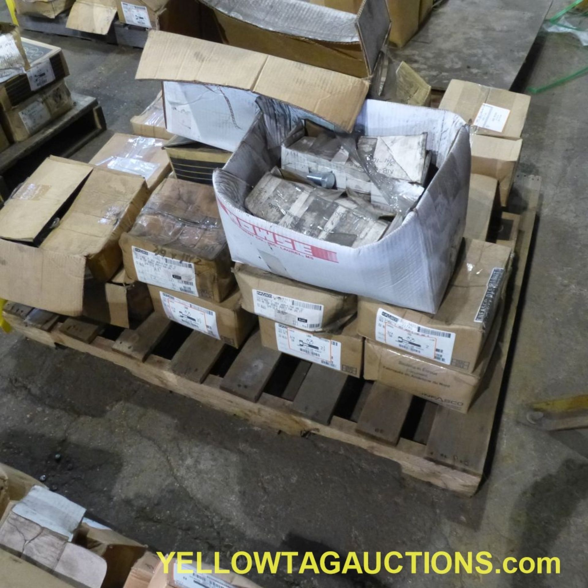 Lot of (1) Pallet of Assorted Hex Bolts and Hardware|Tag: 390 - Image 5 of 20