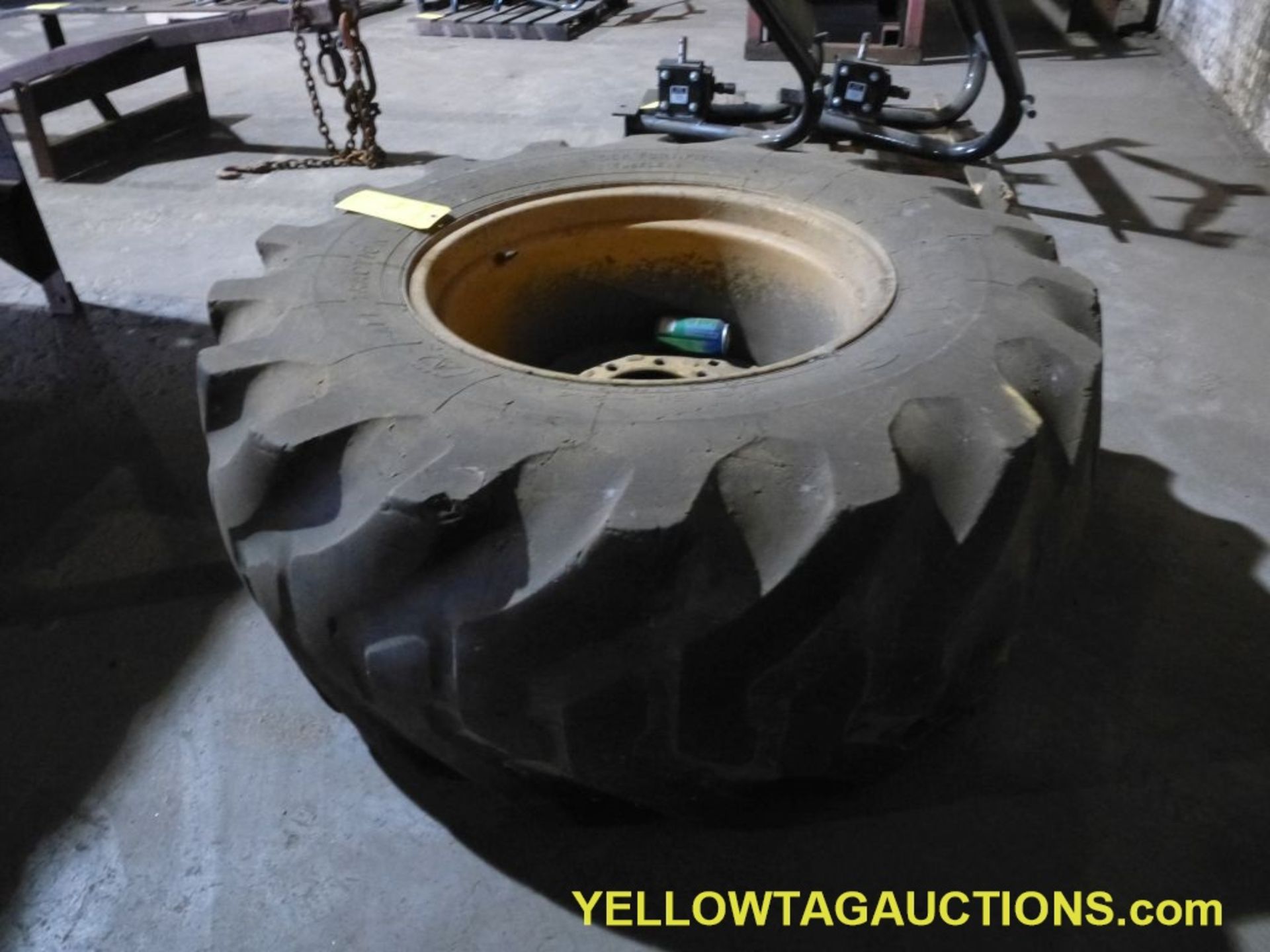 Tractor Tire with Rim|19.5L-24|Tag: 913 - Bild 2 aus 5
