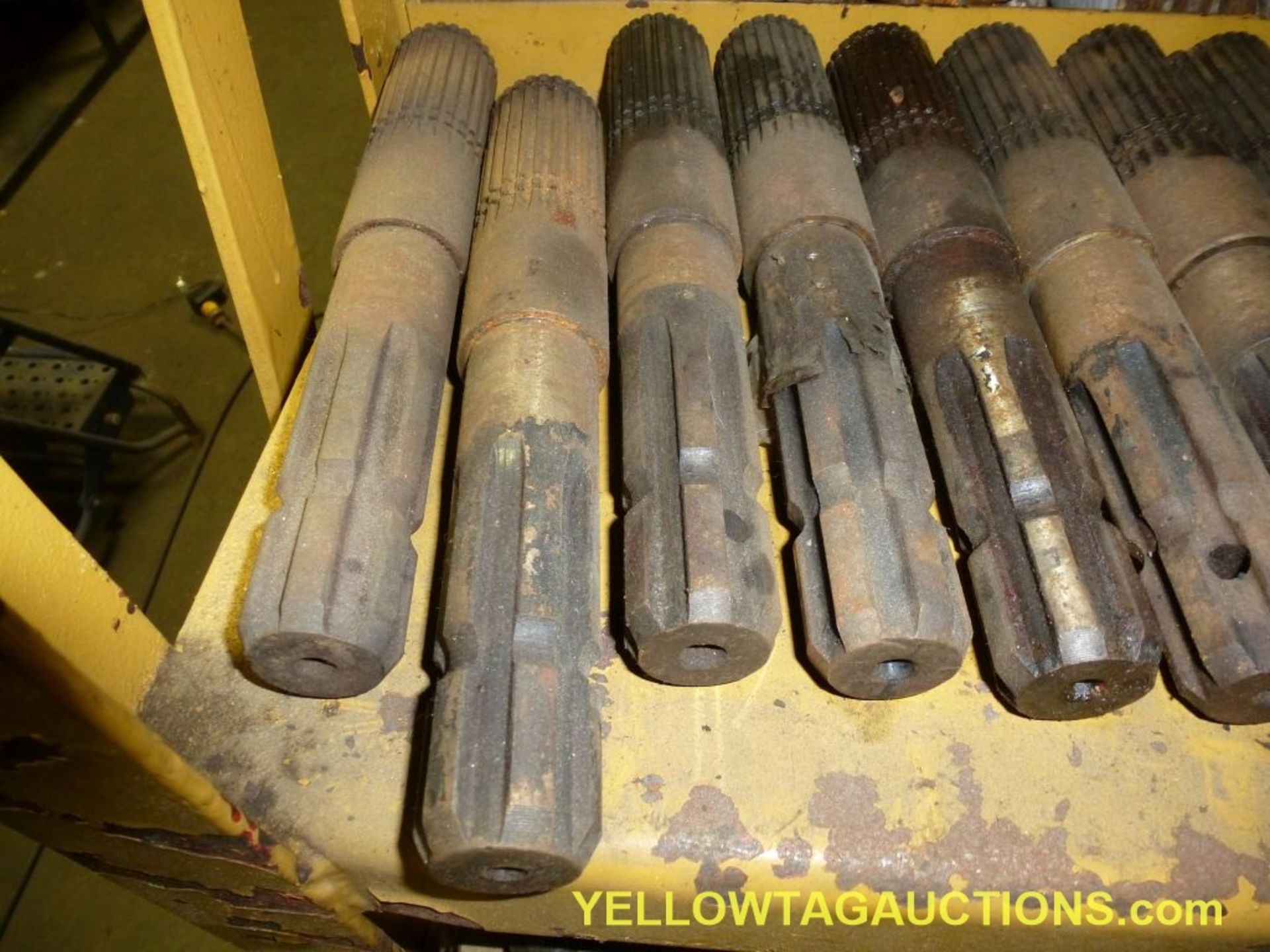 Lot of Approx. (129) Howse Input and Output Shafts|Approx. (19) Input, 6 Spline, Part No. 45-040137; - Image 3 of 7