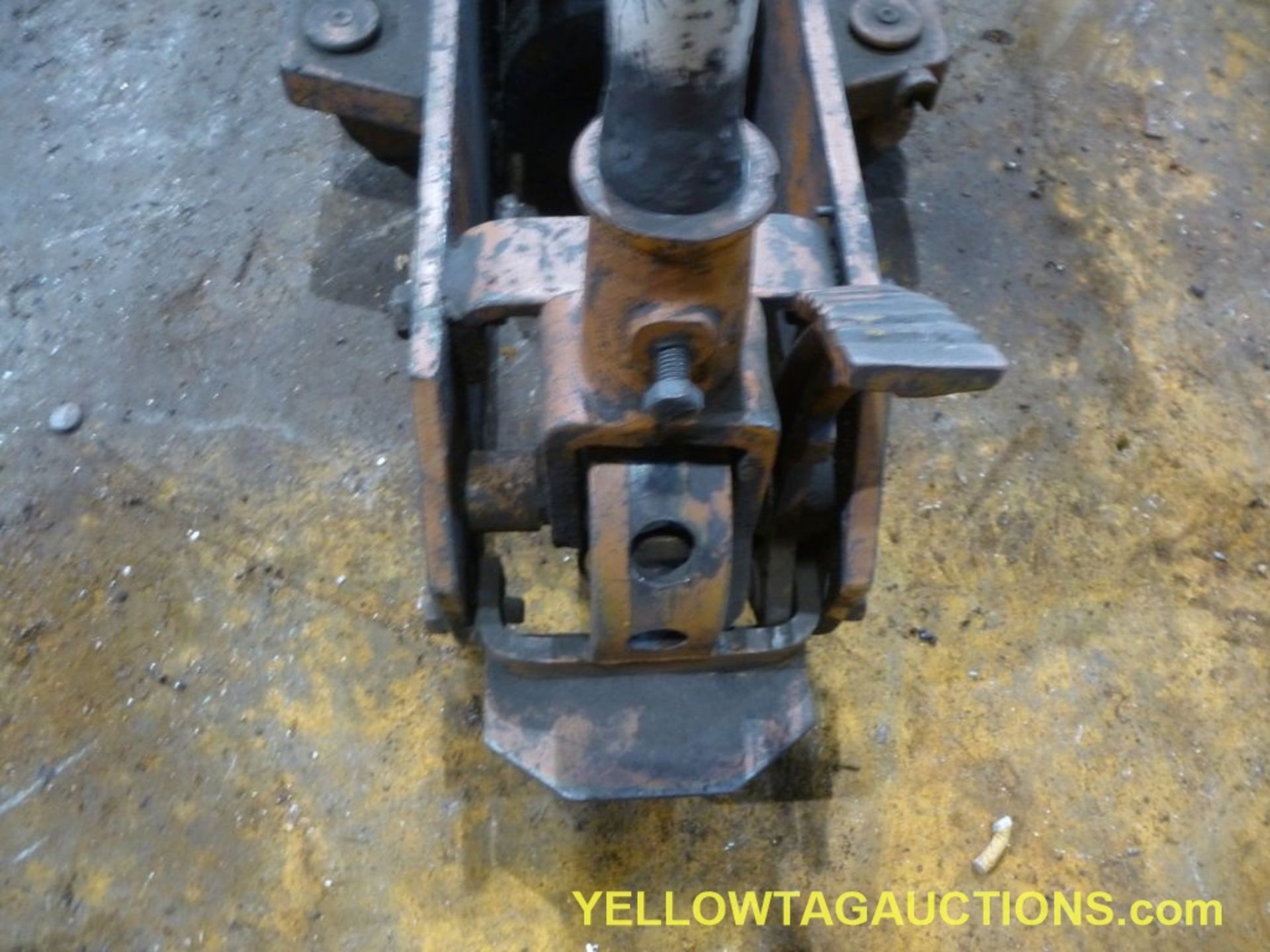 Heavy Duty Hydraulic Floor Jack|Tag: 625 - Image 5 of 7