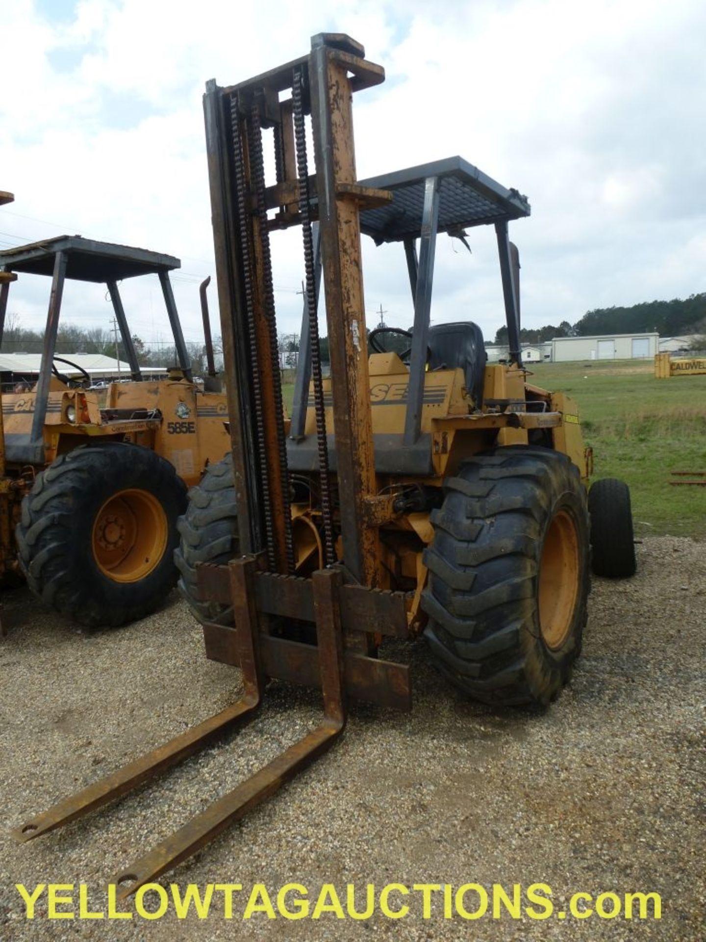 Case Diesel Forklift|Model No. 586E; Prod. ID No. JJG0252053; Truck Weight: 14,000 lbs; Capacity: